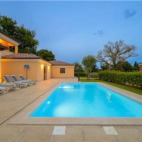 4 bedroom villa bedroom with pool, Svetvinčenat, Istria, sleeps 8